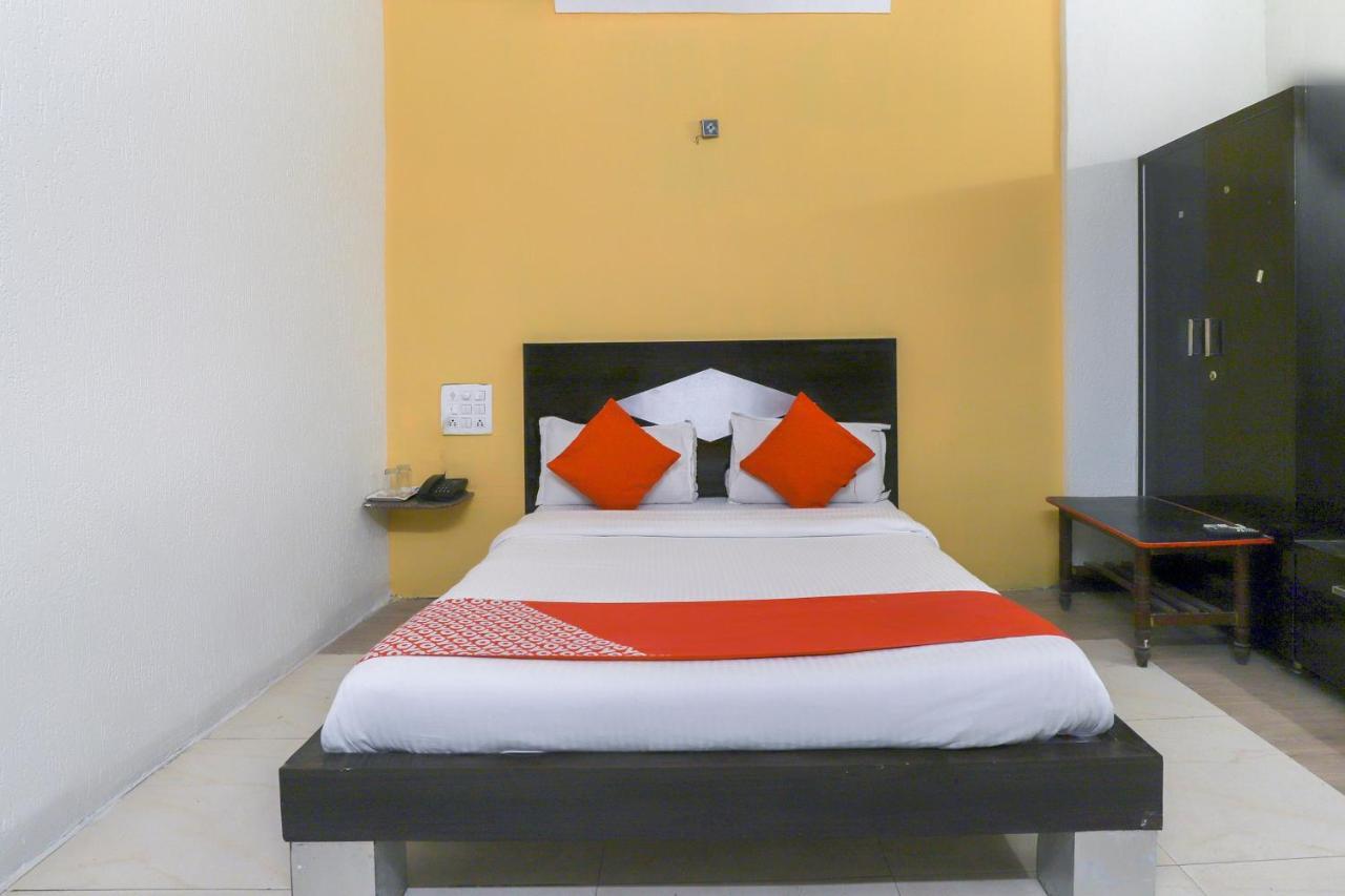Hotel Jasmine Ahmedabad Eksteriør billede