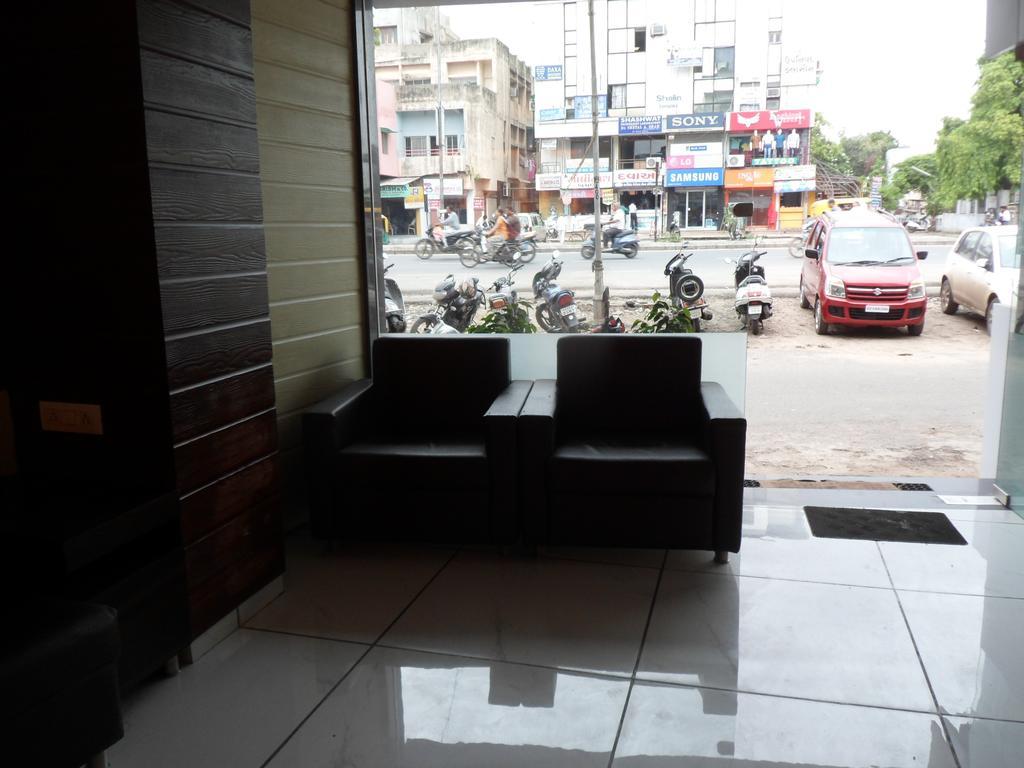 Hotel Jasmine Ahmedabad Eksteriør billede