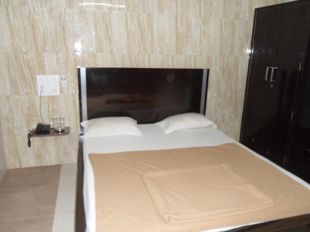 Hotel Jasmine Ahmedabad Eksteriør billede