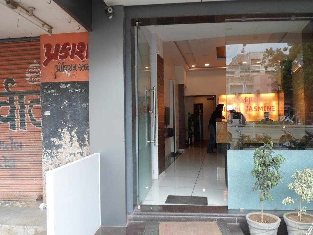 Hotel Jasmine Ahmedabad Eksteriør billede