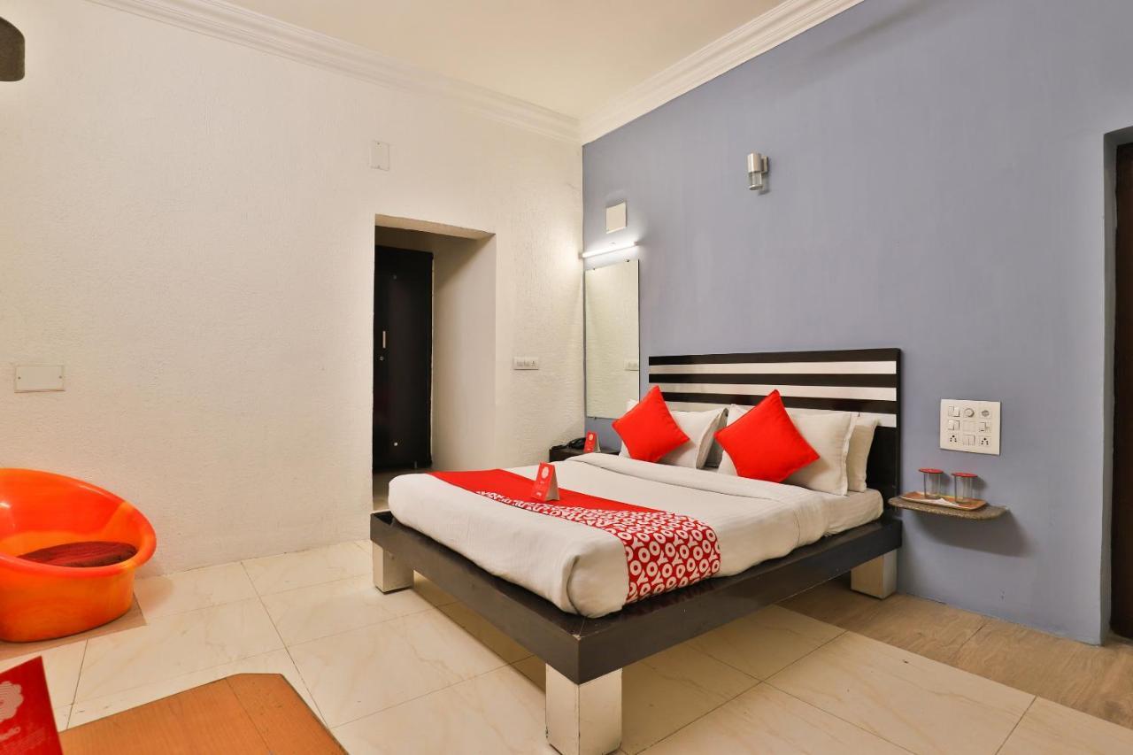 Hotel Jasmine Ahmedabad Eksteriør billede