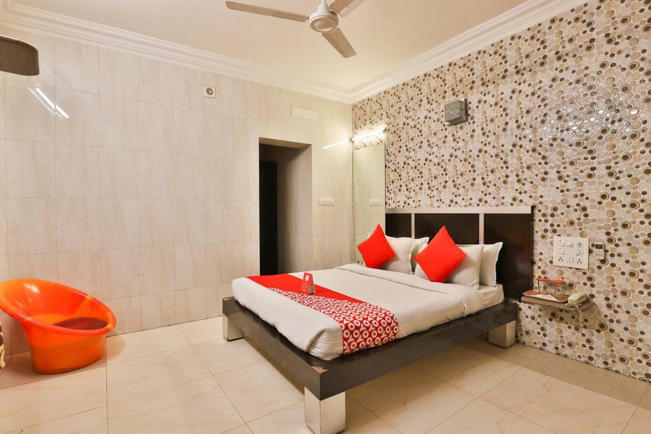 Hotel Jasmine Ahmedabad Eksteriør billede