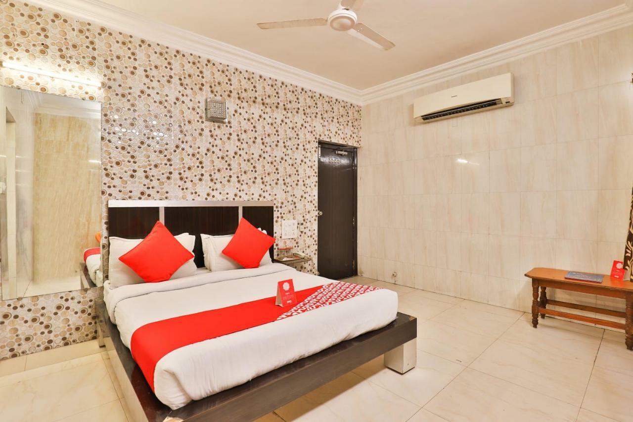 Hotel Jasmine Ahmedabad Eksteriør billede